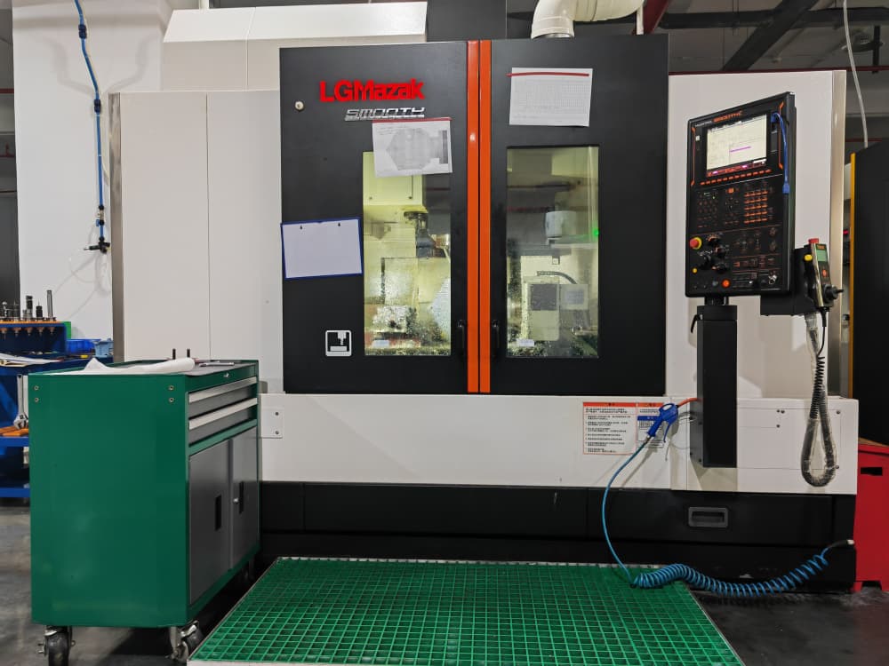 Four-axis machining center